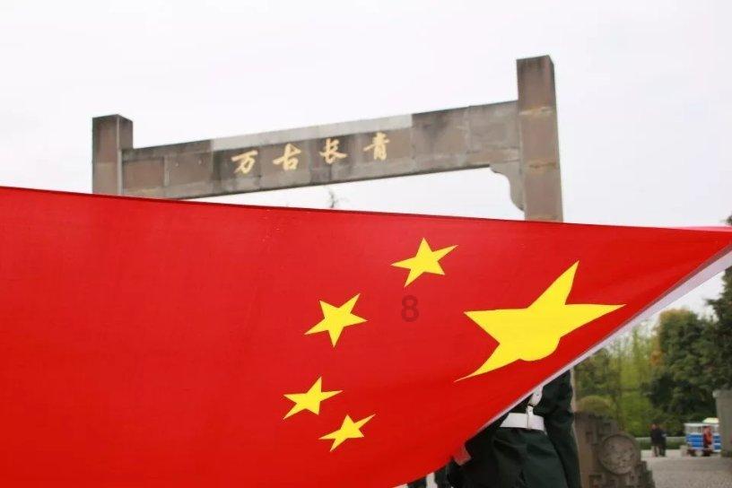盘古镇盘古社区协力救助老人献爱心